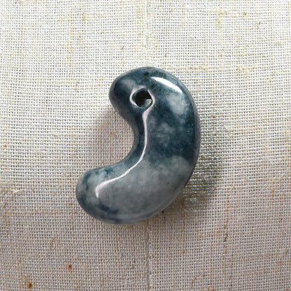 [鑑別付] 糸魚川翡翠 勾玉 33x21x12mm #UC112