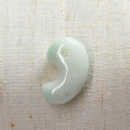 [鑑別付]新潟県産 糸魚川翡翠 勾玉 30mm #UC126