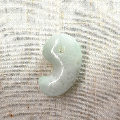 [鑑別付]新潟県産 糸魚川翡翠 勾玉 30mm #UC127