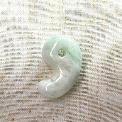 [鑑別付]新潟県産 糸魚川翡翠 勾玉 30mm #UC128
